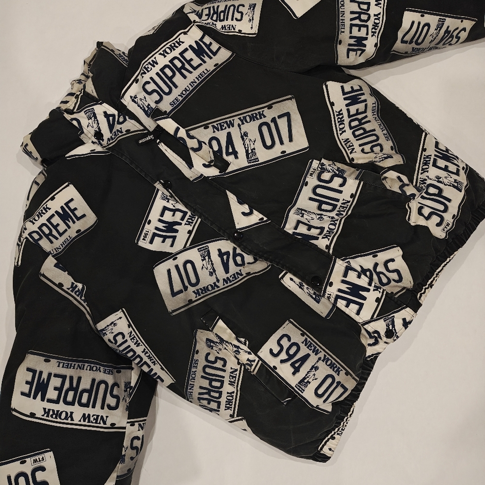 SUPREME LICENSE PLATE PUFFER - SIZE XL